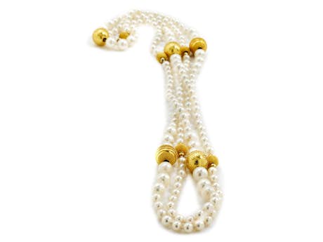 Perlenkette mit granulierten Goldkugeln